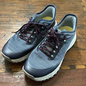Cute tennis shoes. Excellent condition